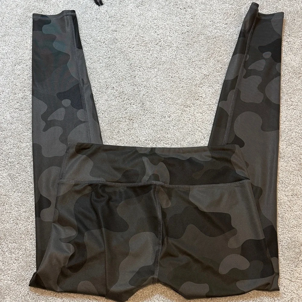 ALO Yoga Leggings - Black Camo